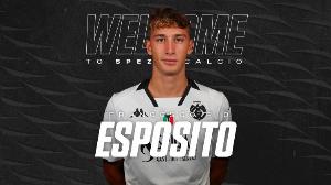 官方：国米与19岁青训前锋埃斯波西托续约至2030年