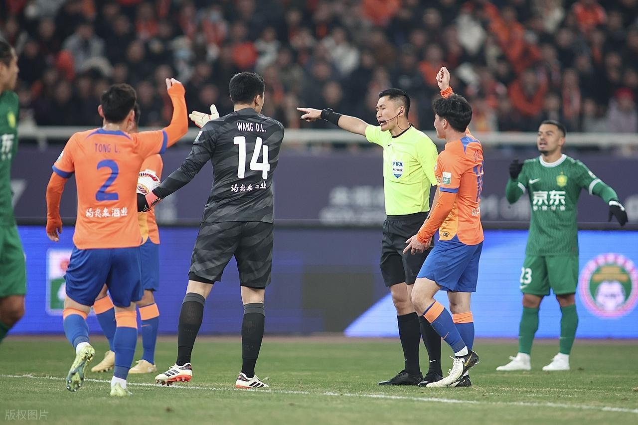 赏金女王-重磅!京鲁大战裁判谜团破解:马宁并非人选,想要公平只能靠他?