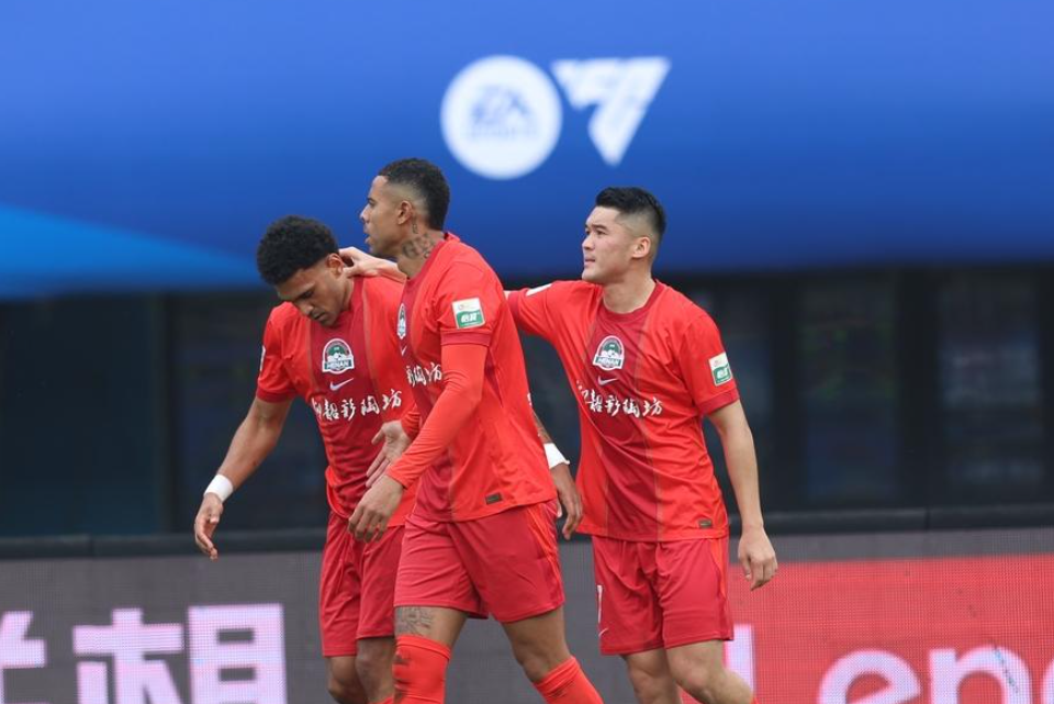 赏金女王模拟器-中超最新积分战报:成都蓉城登顶,上海海港狂轰4球,河南两连胜